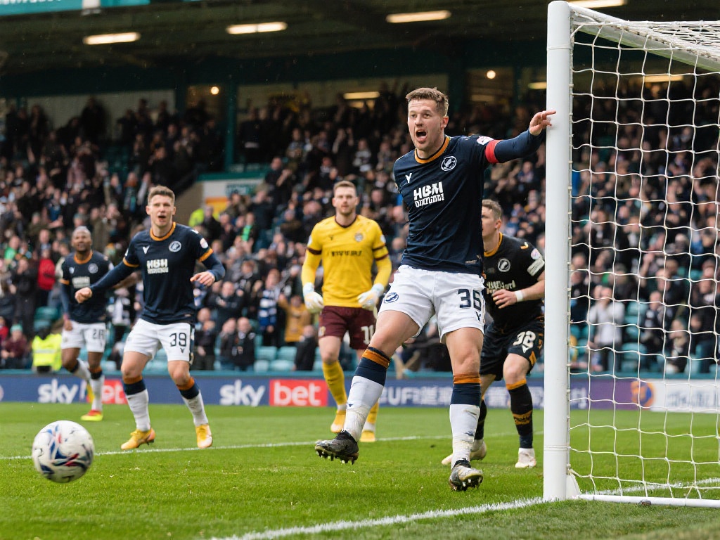 无锡全员整装待发 备战“苏超”周末激战 除了榜首焦点战外,一些中游球队也为争夺欧